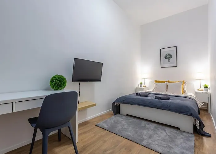 Exclusive Central Home with Sauna next to the New York Café